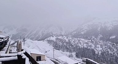 Tunceli'ye bahar ortasında kar sürprizi
