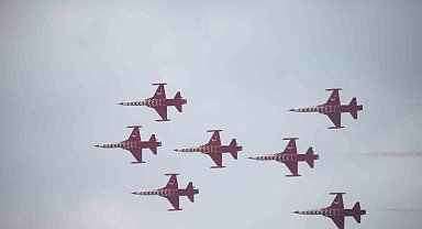 Türk Yıldızları Konya'da nefes kesti