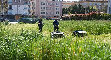 Tuzla'da robotlu çim biçme dönemi başladı