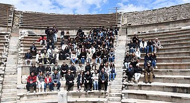 Üniversite öğrencilerine Bergama ve Ödemiş gezisi