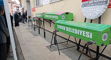 Uşak'taki kazada hayatını kaybeden 4 kişilik aile toprağa verildi