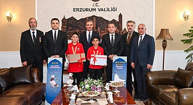 Vali Baruş, başarılı öğrencileri makamında ağırladı