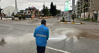 Yağış sonrası temizlik çalışmaları başladı