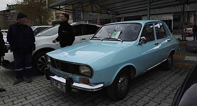 Yarım asırlık klasik otomobil 210 bin liraya yeni sahibini buldu