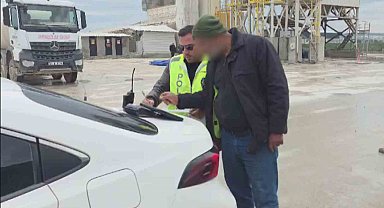 Yola beton döke döke ilerleyen beton mikserine ceza