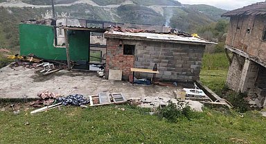 Zonguldak'ta çıkan yangın yaşlı çiftin evini küle çevirdi