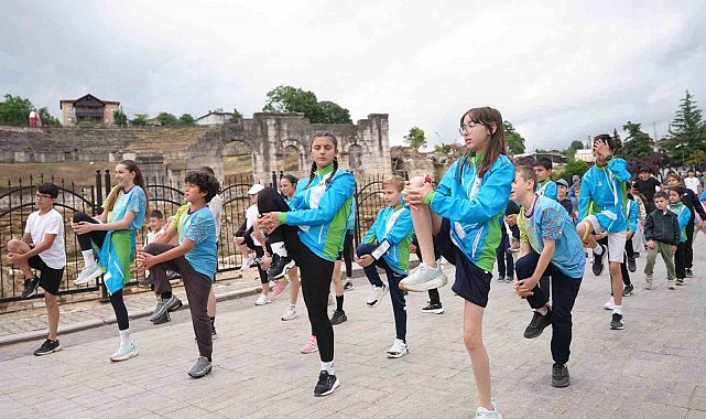 2300 yıllık Antik Kenti'nin eşsiz atmosferinde yönlerini buldular
