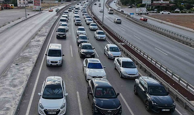 43 ilin bağlantı noktasında yaz tatili hareketliliği: Kaza trafiği durma noktasına getirdi