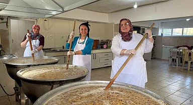 5 bin kişilik aşure yapılarak, tüm ilçeye dağıtıldı