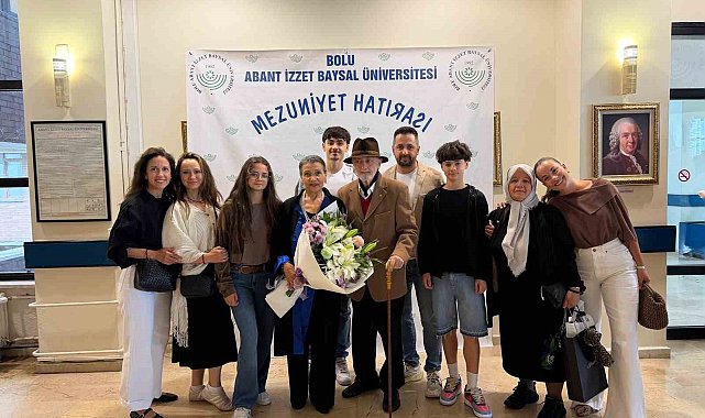 76 yaşında üniversiteden mezun oldu, azmiyle gençlere taş çıkarttı