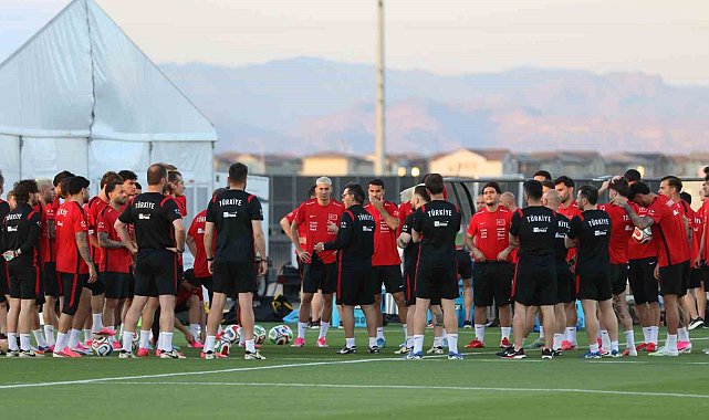 A Milli Futbol Takımı, Arizona'daki ilk antrenmanını taraftara açık yaptı