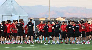 A Milli Futbol Takımı, Arizona'daki ilk antrenmanını taraftara açık yaptı
