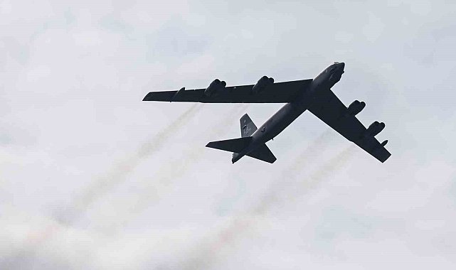 ABD'de B-52 bombardıman uçağı düştü