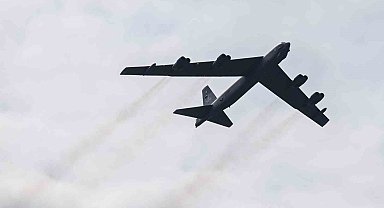 ABD'de B-52 bombardıman uçağı düştü