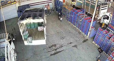 Adana'da kamyonetin çarptığı kişi yaralandı