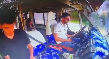 Adana'da sürücü uyudu, dolmuş duvara çarptı: 7 yaralı