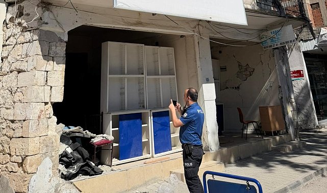 Adıyaman'da tehlike saçan metruk bina vatandaşları korkutuyor