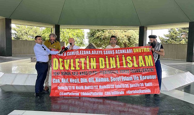 Adnan Menderes ezanın aslına çevrilmesinin 76. yıl dönümünde kabri başında anıldı