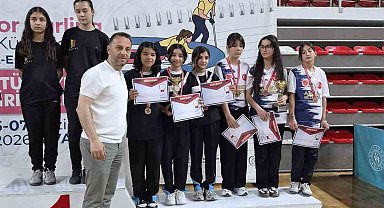 Afyonkarahisarlı sporculardan Floor Curling Türkiye Şampiyonası'nda önemli başarı