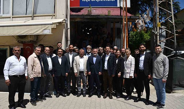 AK Parti Adana teşkilatı bayram boyunca sahadaydı