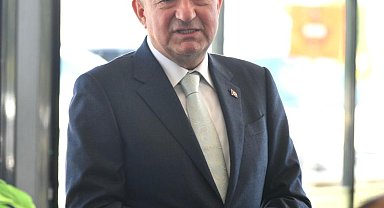 AK Partili Gider: "Doğu Akdeniz'de, Kıbrıs'ta, Yunanistan'ın kendini göstermesi, İsrail'in kışkırtması ve desteklemesiyle biz de bir savaşın içine çekilmeye uğraşıyoruz"