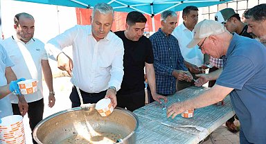 Aksu Belediyesi'nden aşure ikramı