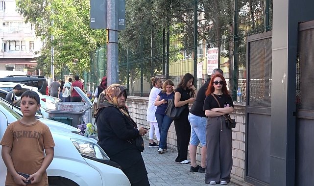 Alanya'da LGS heyecanı başladı : Öğrenciler sınavda ter döktü, veliler dualarla bekledi