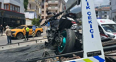 Alanya'da motosiklet ile otomobil çarpıştı: 1 yaralı