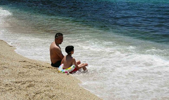 Alanya'da termometreler 31 dereceyi gösterdi, sahiller doldu
