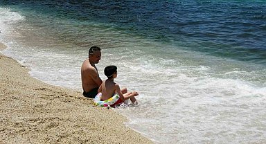 Alanya'da termometreler 31 dereceyi gösterdi, sahiller doldu