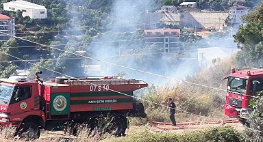 Alanya'da zirai alanda çıkan yangında 1 dönüm zarar gördü