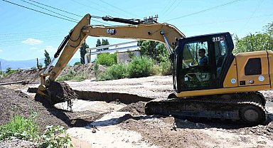 Alaşehir'de Zeytinçayı Deresi temizlendi, taşkın riskine önlem alındı