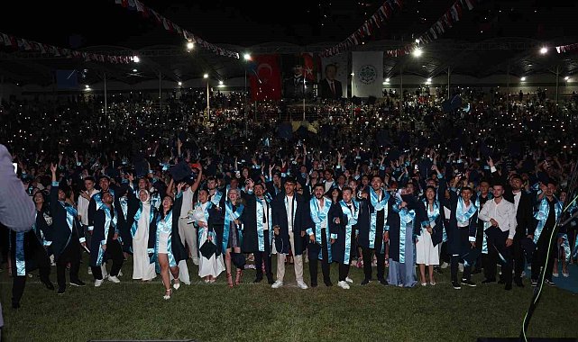 ALKÜ mezuniyet töreni coşkuyla yapıldı