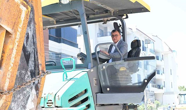Altıeylül'de asfalt mesaisi aralıksız sürüyor