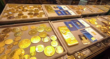 Altın, Fed faiz endişesi ve petrol fiyatlarının yükselmesiyle sert düştü