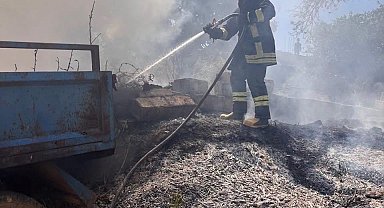 Altınözü'nde bahçede çıkan yangın römorka sıçradı