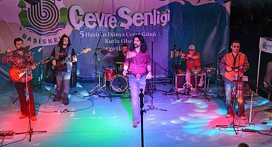 Anadolu Retro'dan Barış Manço şarkılarıyla konser coşkusu