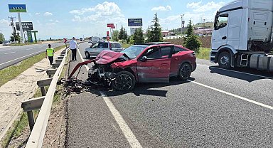 Ankara-Eskişehir kara yolunda 3 aracın karıştığı trafik kazası