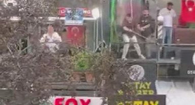 Ankara'da berberlerin sopalı kavgası kameraya yansıdı