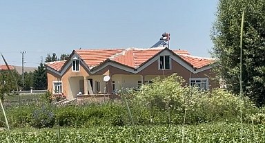 Ankara'da operasyon düzenlenen DEAŞ mensuplarının evindeki incelemeler devam ediyor
