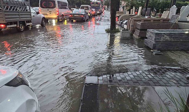 Ankara'da sağanak etkili oldu, sokaklar göle döndü