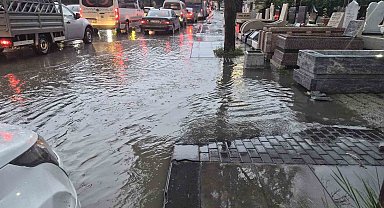 Ankara'da sağanak etkili oldu, sokaklar göle döndü