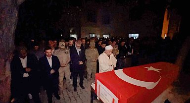 Ankara'dan getirilen gazi Mirza Keskin'in naaşı, Yüksekova'da düzenlenen törenle toprağa verildi