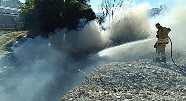 Antakya'da hurdalık ve çöplük yangını