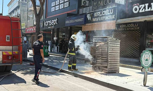 Antalya'da elektrik trafosunda çıkan yangın kokuttu