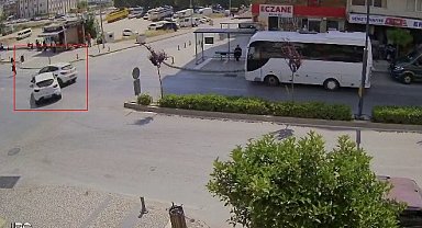 Antalya'da göz göre göre gelen kaza kamerada