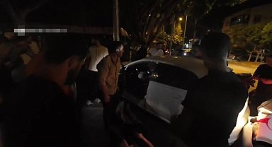 Antalya'da otomobiller kavşakta çarpıştı: 2 yaralı