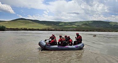 Aras Nehri'nde kaybolan çoban 101 personel tarafından aranıyor