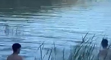 Arnavutköy'de çocukların gölette tehlikeli oyunu kamerada