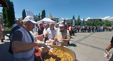 Aşure dağıtımında yoğunluk
